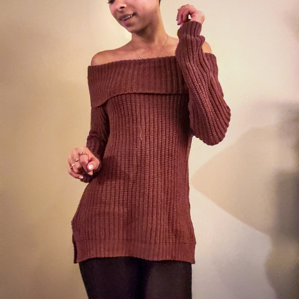 Off-shoulder sweater - Picture 3 of 4
